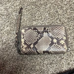 Michael kors wristlet/wallet spot for phone like new condition
